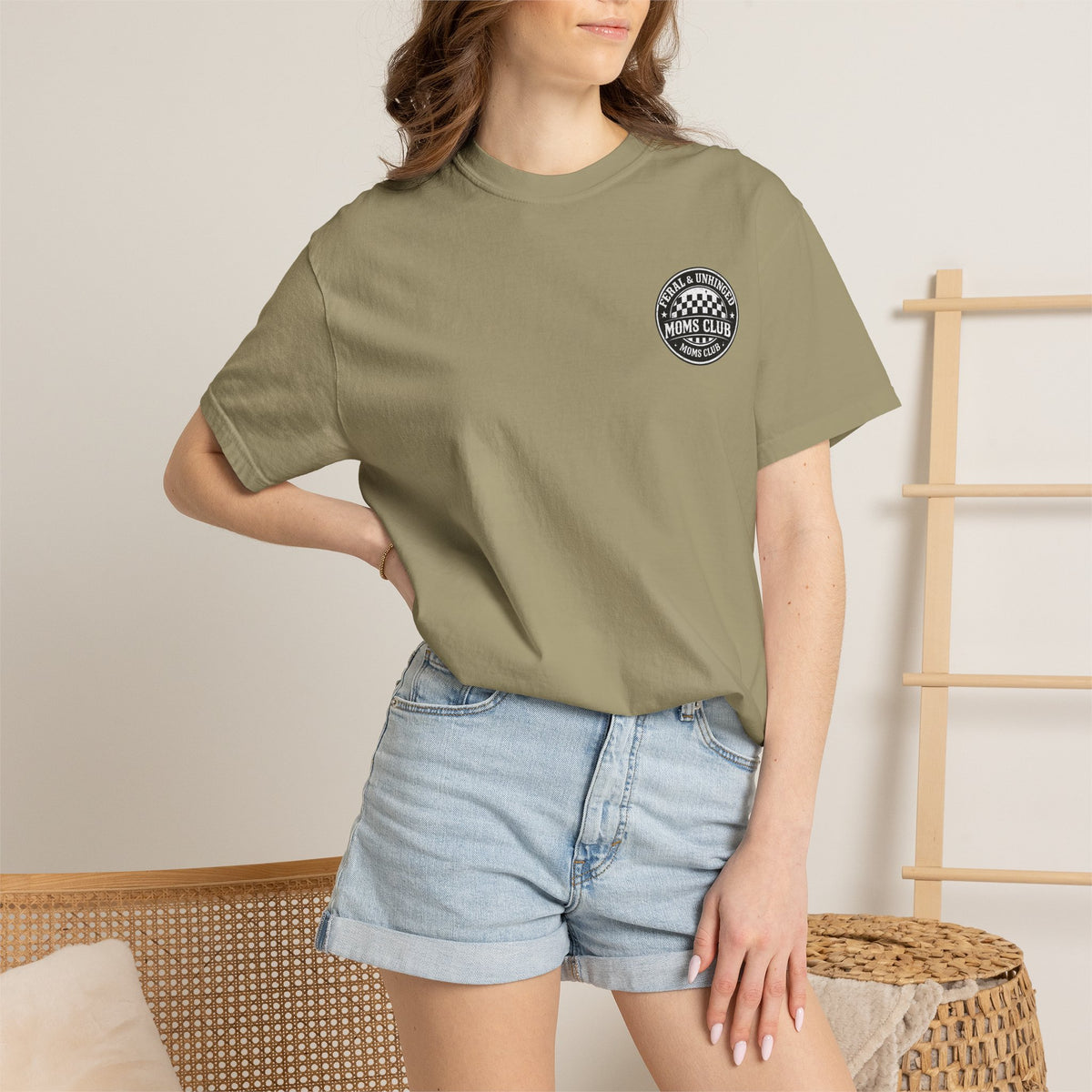 Moms Club T‑Shirt — "Feral & Unhinged" Skull Mom Graphic Tee
